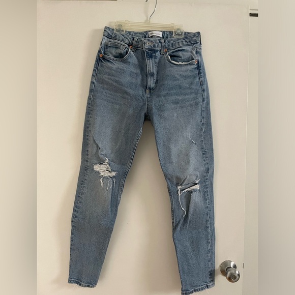 Zara High Rise Light Wash Jeans - Picture 2 of 3